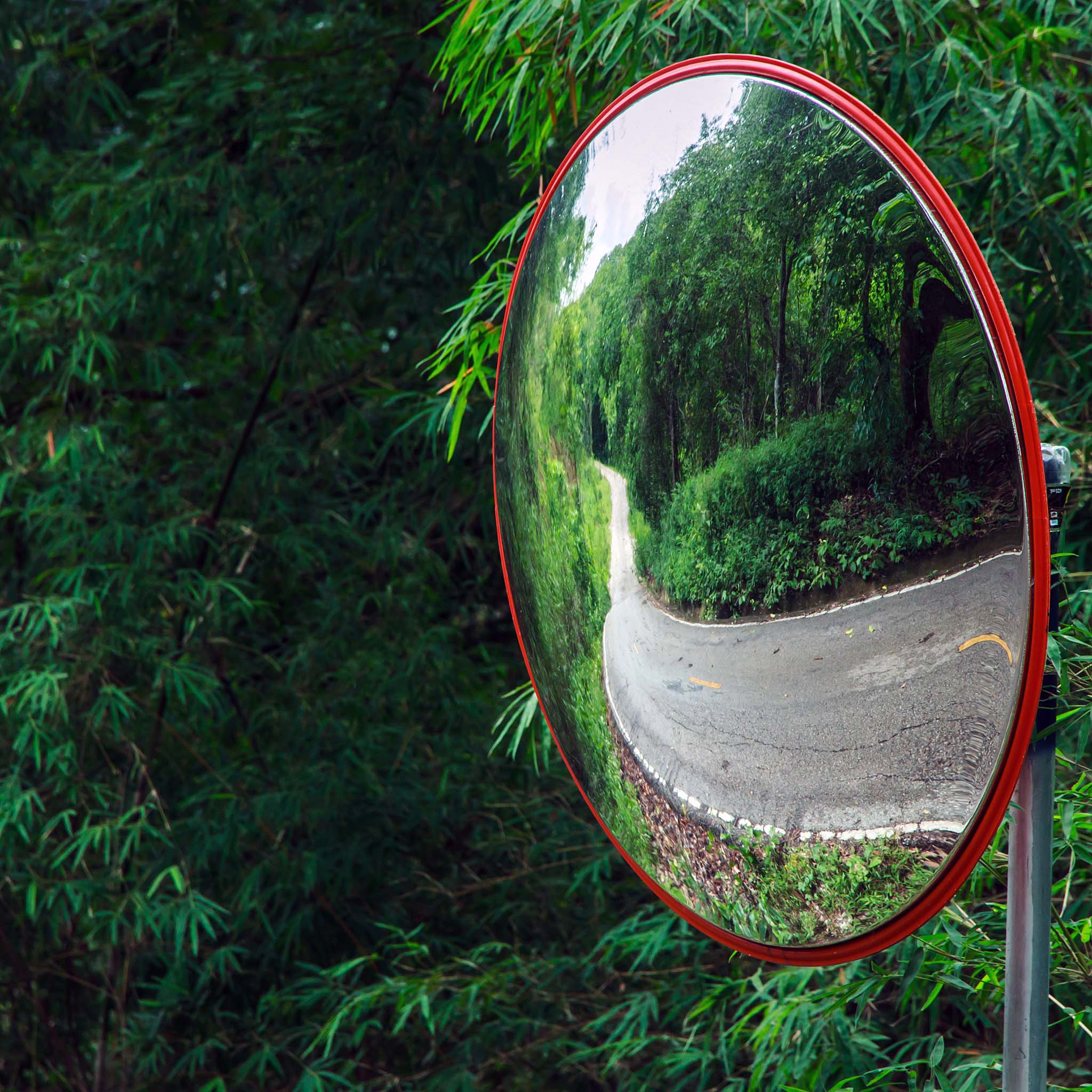 Posa Specchio parabolico e dissuasori di sosta